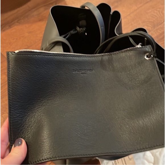 Balenciaga everyday tote bag. Grey. Logo w documentation. Excellent cond… - Picture 5 of 11